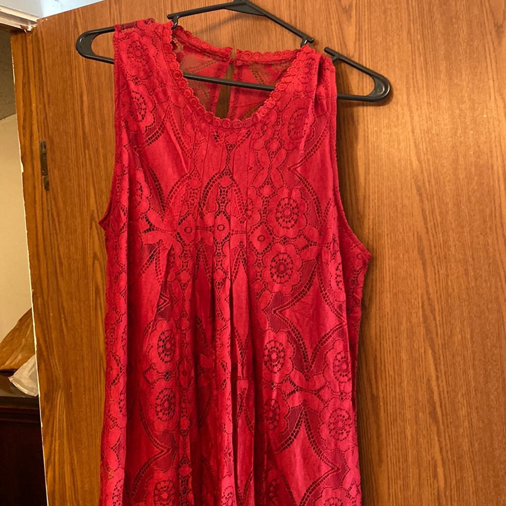 Lace sleeveless lace top